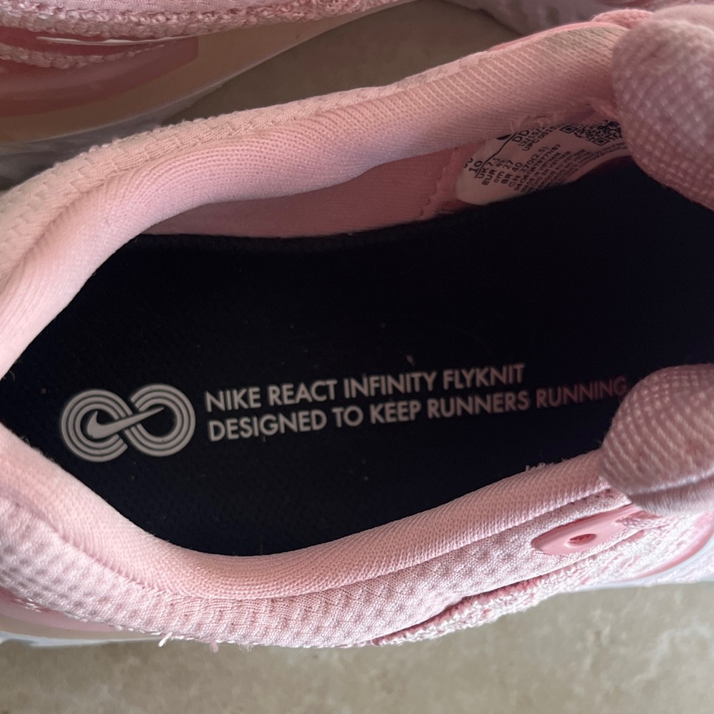 Nike Women's React Infinity Flyknit Sneakers - Picture 2 of 7